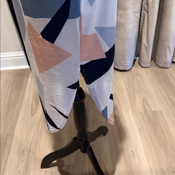 Abstract Patterned Midi Dress - Picture 8 of 9